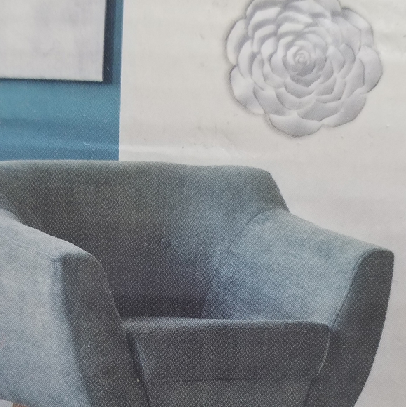 3D Flower Wall Decor - Picture 4 of 5